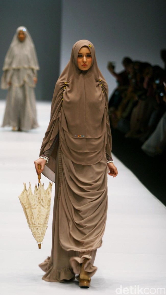 Koleksi terbaru Si.Se.Sa bertajuk Pret-a-PorTea di Jakarta Fashion Week 2017. Senayan City. Jakarta. [Foto: Mohammad Abduh/Wolipop]