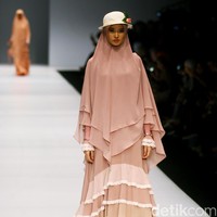 Koleksi terbaru Si.Se.Sa bertajuk Pret-a-PorTea di Jakarta Fashion Week 2017. Senayan City. Jakarta. [Foto: Mohammad Abduh/Wolipop]