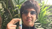 Banyak juga yang menyebutnya mirip John Lennon dengan kacamata seperti itu. (Dok. Instagram/elelrumi)