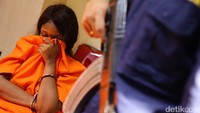 Para pengedar ganja itu terdiri dari 14 laki-laki dan 1 perempuan.