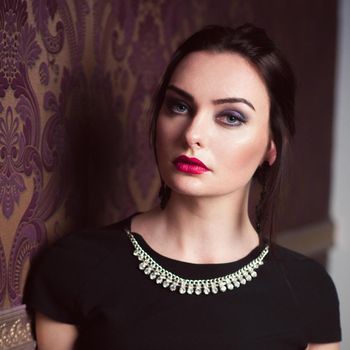 Menurut Studi, Makeup Seperti Ini Bisa Bantu Anda Dapat Promosi Kerja