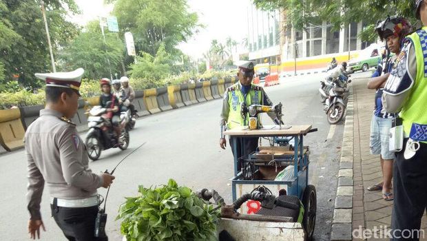 Tak Sesuai Spesifikasi, 23 Becak Motor di Tangerang Dikandangkan