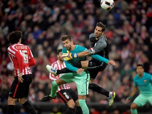 Kritik Wasit, Pique Nilai Barca Harusnya Dapat Dua Penalti