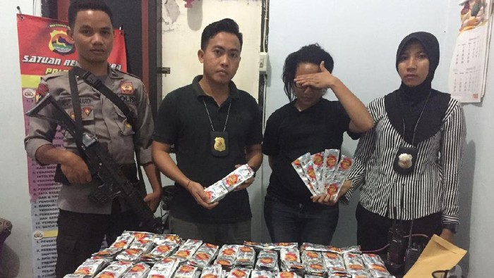 Kesulitan Ekonomi Pasca Banjir Bima, Wanita Ini Jualan Tramadol