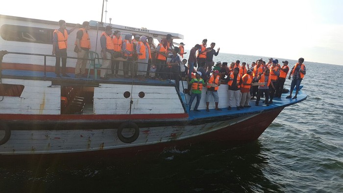 Tabur Bunga dan Doa Bersama Digelar di Lokasi Insiden KM Zahro