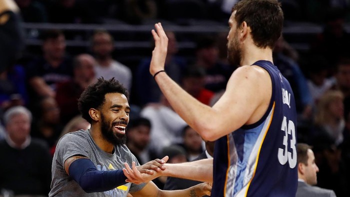 Grizzlies Kalahkan Warriors dengan Comeback Heroik