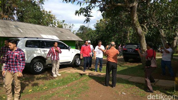  Djarot Saiful Hidayat menghadiri acara kaderisasi dan pelantikan pengurus organisasi sayap PDIP, Taruna Merah Putih di Cibubur.