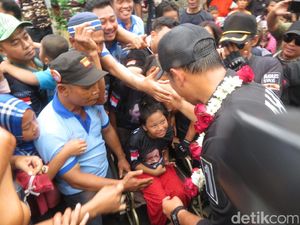 Anak Kecil Pakai Jersey Agus-Sylvi, Timses: Itu Sulit Dikontrol