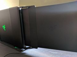 Sensasi Tiga Layar 4K Laptop Gaming Razer