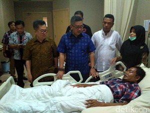 Jenguk Korban Pengeroyokan, Sekjen PDIP: Kekerasan Rusak Peradaban