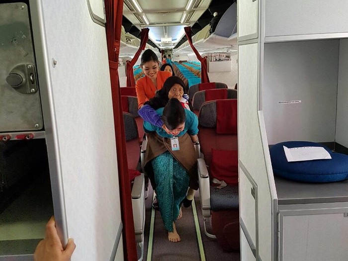 Pramugari Gendong Penumpang, Garuda: Itu Inisiatif