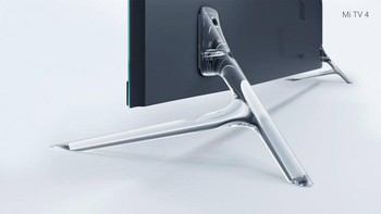 Sementara dengan iPhone 7, ketebalan Mi TV 4 selisih 30%. Foto: Xiaomi
