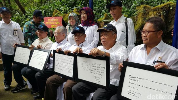 5 menteri tanam pohon di hulu Sungai Brantas