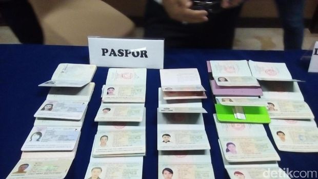 WNA Pemandu Karaoke, Terapis dan PSK Terjaring Razia di Jakbar