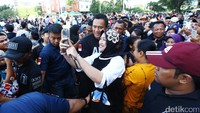 Calon Gubernur DKI Jakarta Agus Harimurti Yudhoyono mengawali kempanye hari ini di kawasan Kembangan, Jakarta Barat, Minggu (8/1/2017).