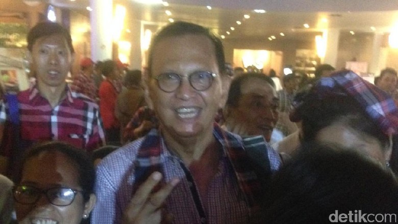Lidya Kandou hingga Roy Marten Hadiri Flash Mob Relawan Ahok-Djarot Lidya Kandou hingga Roy Marten Hadiri Flash Mob Relawan Ahok-Djarot