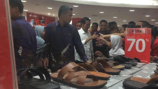 Jokowi di Plaza Pekalongan