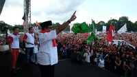 Pantuan detikcom, pasangan nomor urut 2 itu didampingi oleh masing-masing istri. Selain itu, ada eks Pimpinan KPK Taufiequrachman Ruki dan tokoh pendiri provinsi Banten Muchtar Mandala. Pool/Humas Rano-Embay.