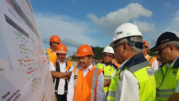 Menteri Basuki Targetkan Jalan Tol Hingga Semarang Bisa Fungsional Dilewati Pemudik Tahun Ini