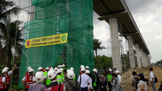 Minggu Sore, Menhub Budi Karya Cek Progress LRT Jabodetabek