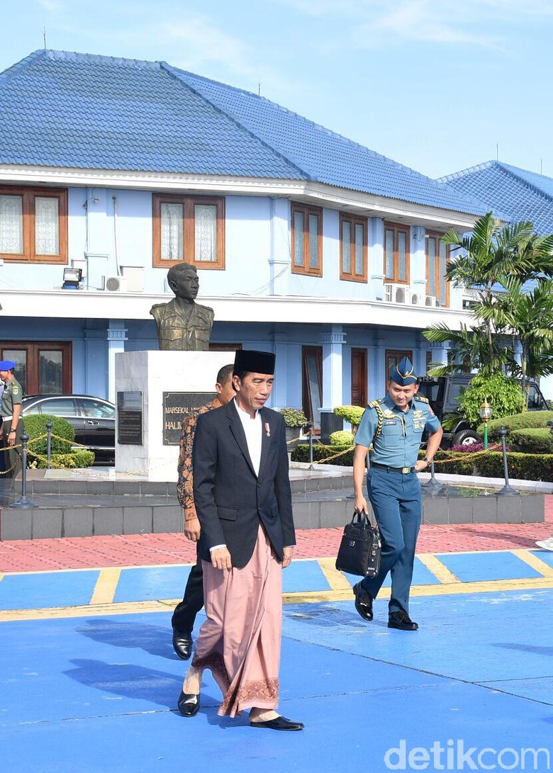 Jokowi Peringati Maulid Nabi di Pekalongan