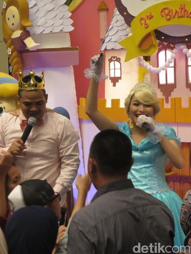  Anak Ulang Tahun, Ayu Ting Ting Saweran