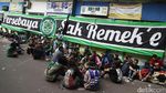 Massa Bonek Padati Gor Pajajaran