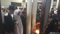 Presiden Jokowi pun memakai sarung saat bertemu ulama di Pekalongan (Jujum-detikcom)