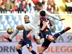 Gol Bunuh Diri Menangkan Roma