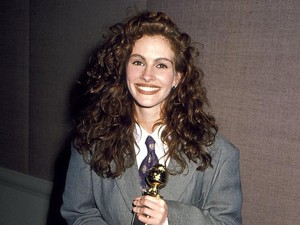 Lihat Lagi Pilihan Gaun Selebriti yang Tak Terduga di Golden Globes