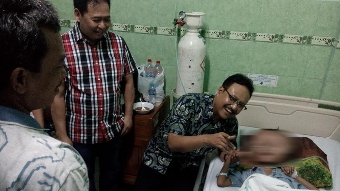 Tengok Bocah Pengidap Hydrocephalus, Gus Ipul Ajak Baca Salawat