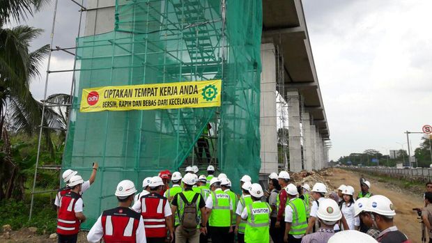 Minggu Sore, Menhub Budi Karya Cek Progress LRT Jabodetabek