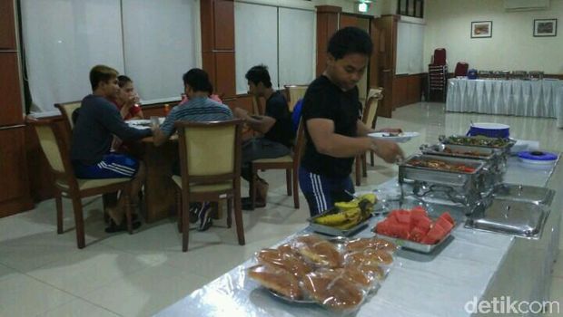 Curhatan Lifter Angkat Besi soal Kamar yang Jauh dari Rasa Nyaman