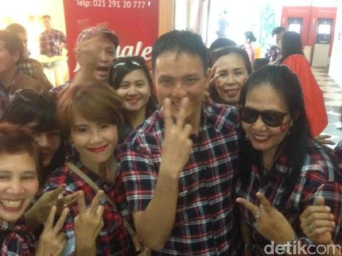 Lidya Kandou Hingga Roy Marten Hadiri Flash Mob Relawan Ahok-Djarot