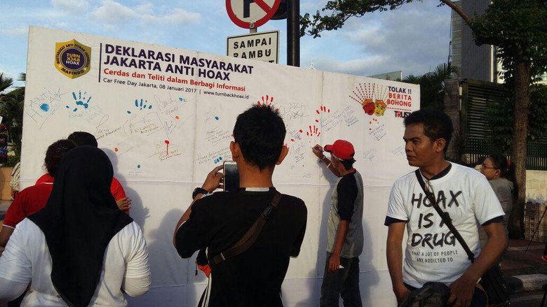 Deklarasi Masyarakat Anti Hoax Diapresiasi Positif oleh Warga Deklarasi Masyarakat Anti Hoax Diapresiasi Positif oleh Warga