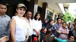 Nikita Mirzani Ajak Buah Hati ke Polres