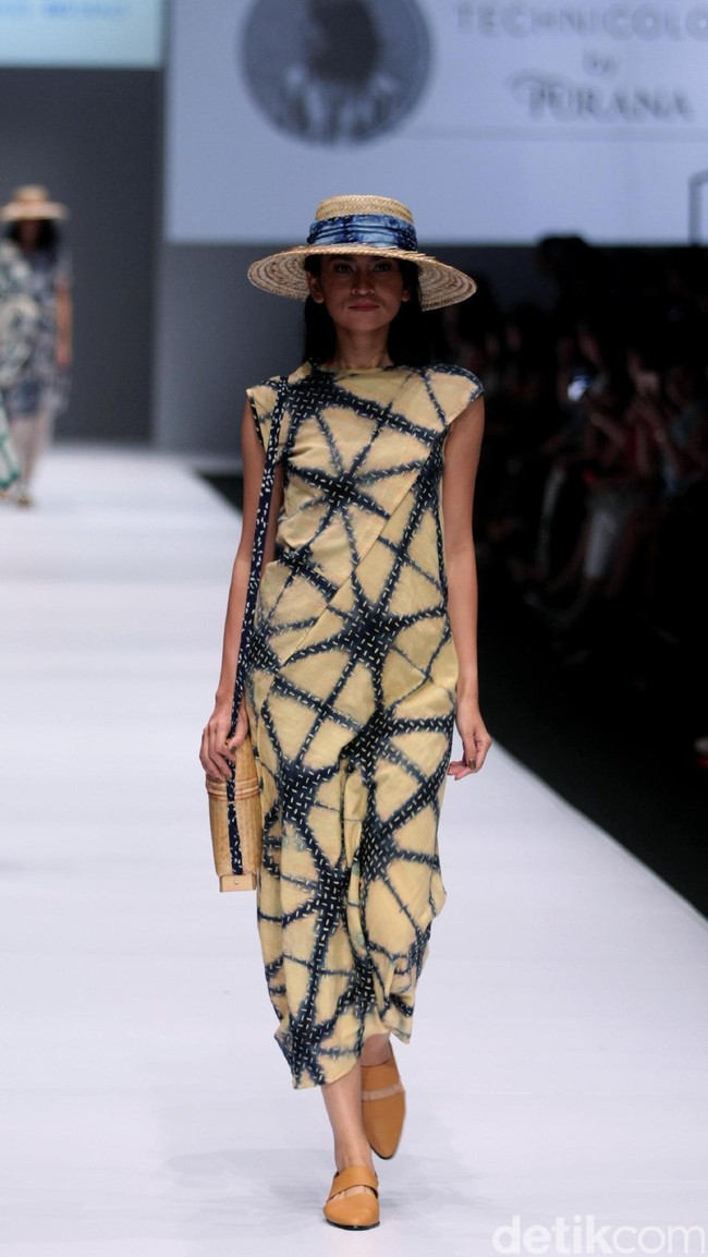 Koleksi terbaru dari brand Purana for Blibli.com di Jakarta Fashion Week 2017. Senayan City. Jakarta. [Foto: Mohammad Abduh/Wolipop]