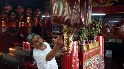 Vihara Bersolek Jelang Imlek