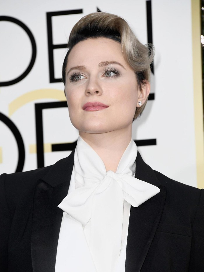 BEVERLY HILLS, CA - JANUARY 08:  Actress Evan Rachel Woodattends the 74th Annual Golden Globe Awards at The Beverly Hilton Hotel on January 8, 2017 in Beverly Hills, California.  (Photo by Frazer Harrison/Getty Images)