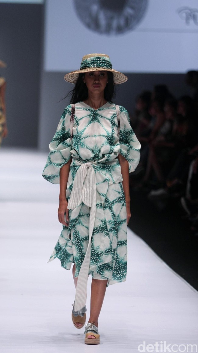 Koleksi terbaru dari brand Purana for Blibli.com di Jakarta Fashion Week 2017. Senayan City. Jakarta. [Foto: Mohammad Abduh/Wolipop]