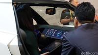 Gorilla Glass di interior mobil. Pengalaman berkendara jadi lebih asyik dengan layar sentuh. Foto: Rachmatunnisa