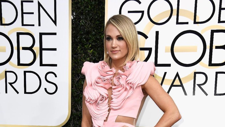 Pakai Baju Suami, Bikin Carrie Underwood Tetap Keren Saat Hamil/ Foto: Frazer Harrison/Getty Images Pakai Baju Suami, Bikin Carrie Underwood Tetap Keren Saat Hamil/ Foto: Frazer Harrison/Getty Images