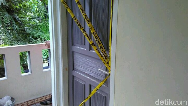 Polisi Minta Keterangan Teman Sekitar Rumah Tri Arum Polisi Minta Keterangan Teman Sekitar Rumah Tri Arum