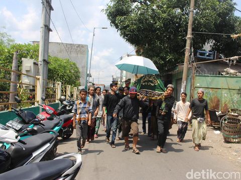 3 Bonek Korban Tewas Akibat Miras Oplosan di Subang Dimakamkan