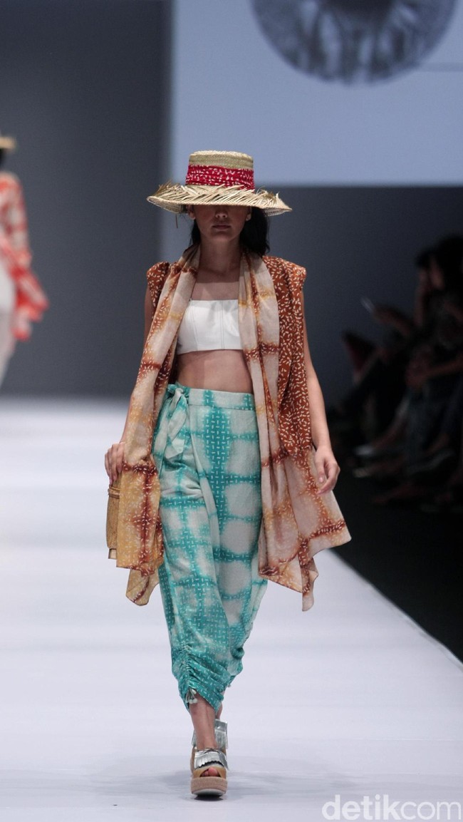 Koleksi terbaru dari brand Purana for Blibli.com di Jakarta Fashion Week 2017. Senayan City. Jakarta. [Foto: Mohammad Abduh/Wolipop]