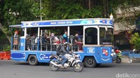 Warna biru tampak dominan di seluruh bagian bus. Untuk kapasitasnya, Bus Uncal mampu menampung hingga 25 penumpang (Farhan/detikTravel)