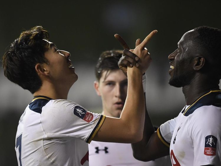 Spurs Kalahkan Aston Villa
