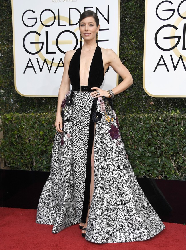Untuk pertama kalinya Jessica Biel masuk nominasi Golden Globes. Seperti apa gayanya untuk momen bersejarah tersebut? Foto: Getty Images
