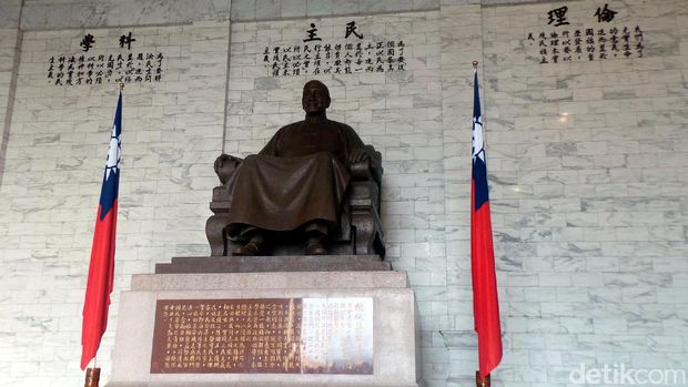 Patung Chiang Kai Shek yang ukurannya sangat besar (Wahyu/detikTravel)