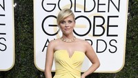 Reese Witherspoon berhasil masuk di peringkat tiga dengan bayaran sebesar 35 juta USD atau senilai Rp 498 miliar. Frazer Harrison/Getty Images